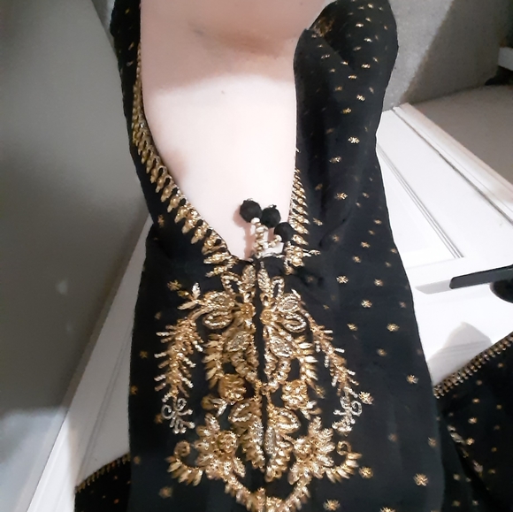 Beautifully embroidered black ethnic dress - Picture 3 of 9